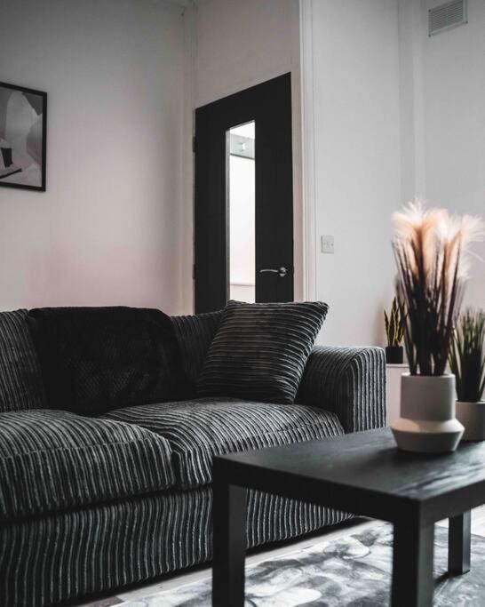 Comfortable Home In Bolton Farnworth المظهر الخارجي الصورة